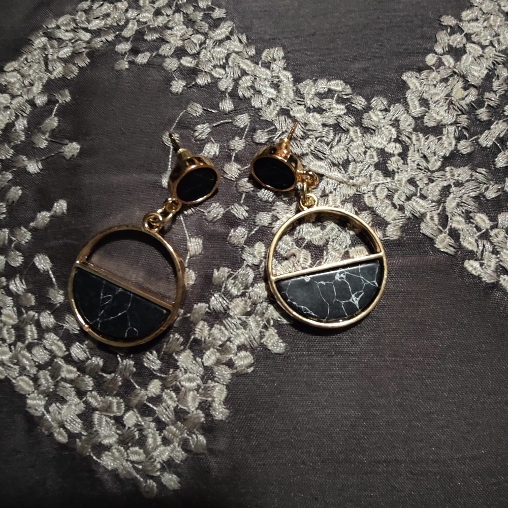 Marble statement earrings - Picture 4 of 4